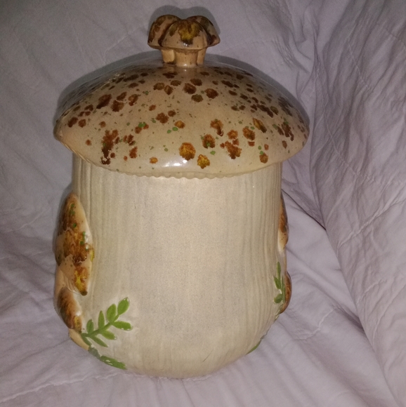 Vintage Mushroom 1973 Folk Art Cookie Jar - Picture 2 of 12